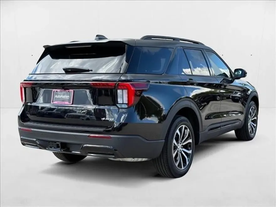 2025 Ford Explorer ST-Line photo 1