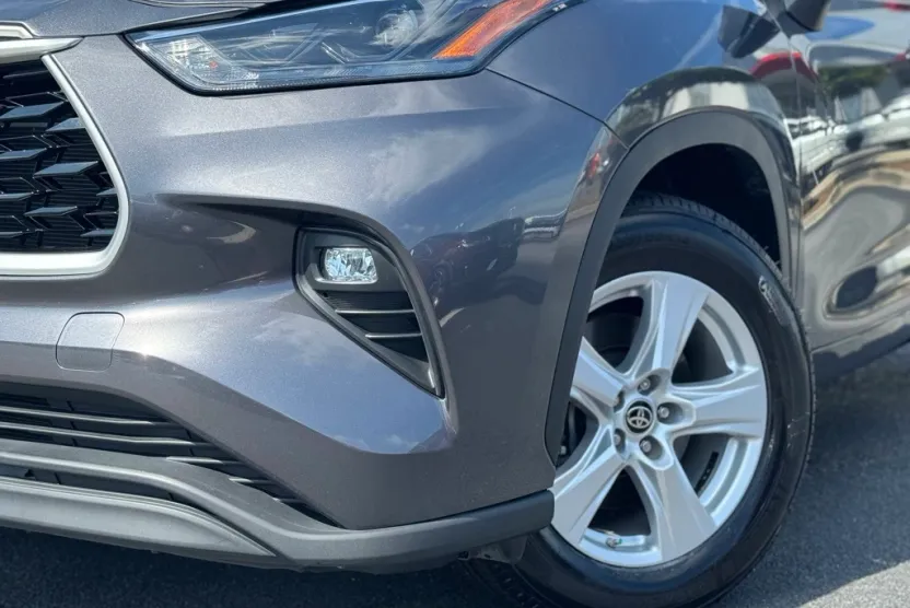 2023 Toyota Highlander L photo 1