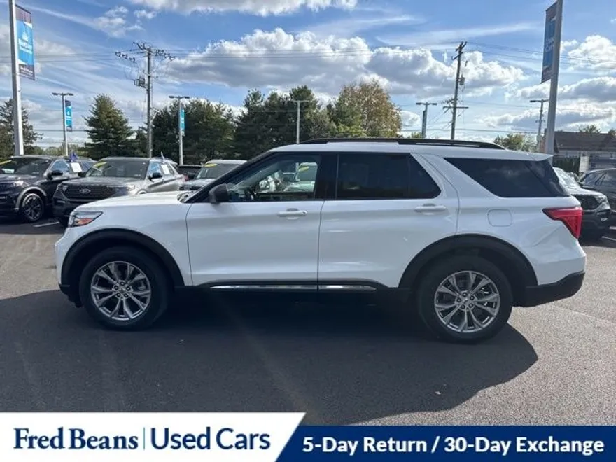 2022 Ford Explorer XLT photo 1