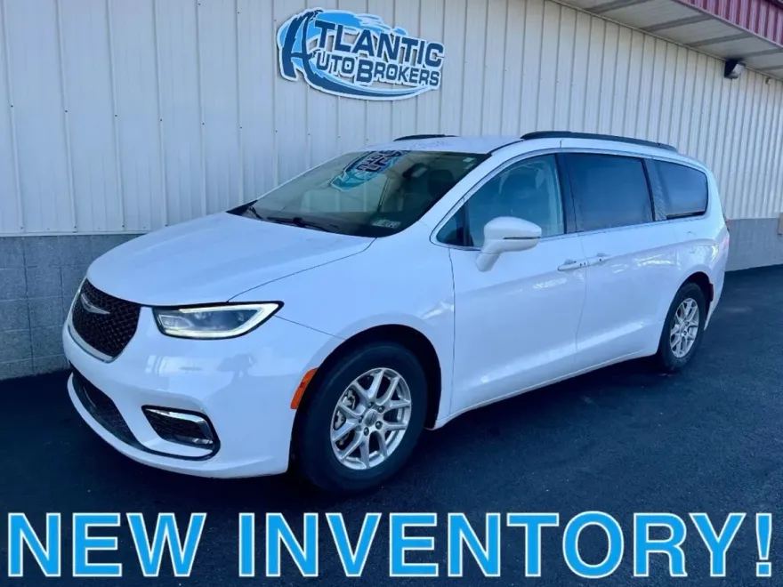 2022 Chrysler Pacifica Touring L photo 1