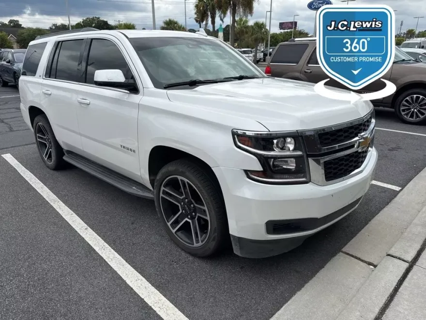 2017 Chevrolet Tahoe LT photo 1