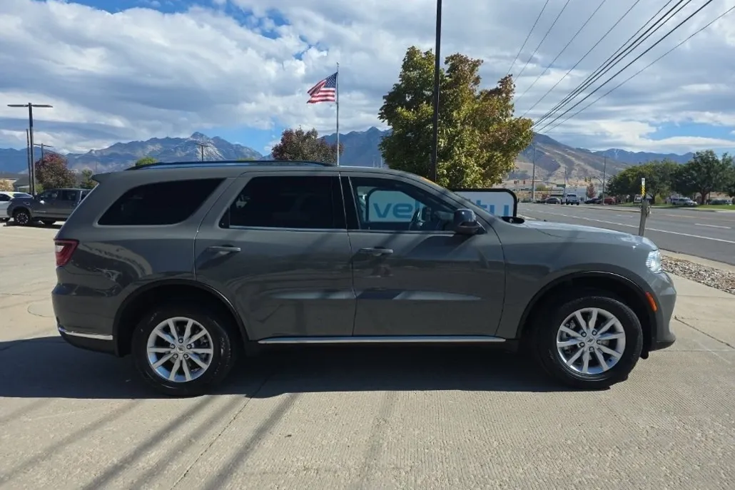 2023 Dodge Durango SXT photo 1