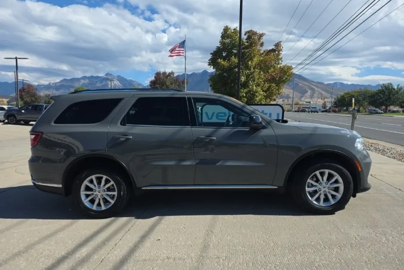 2023 Dodge Durango SXT photo 1