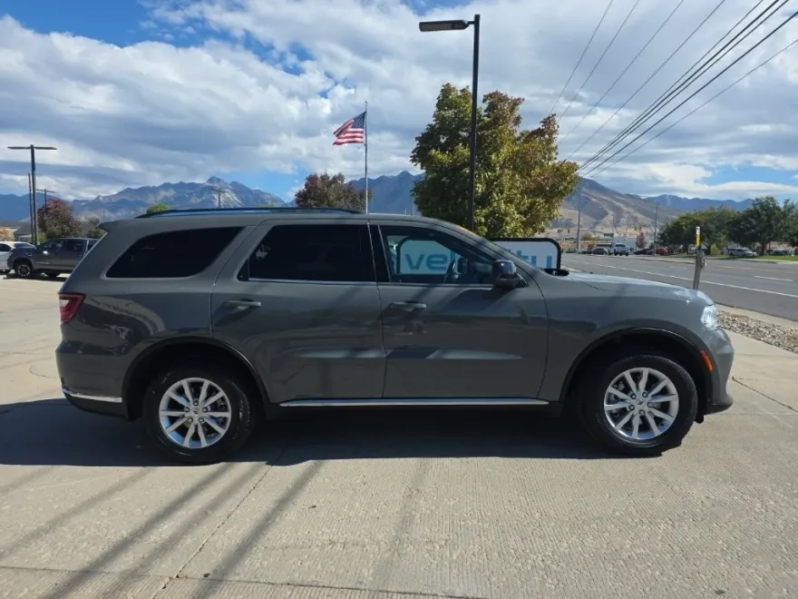 2023 Dodge Durango SXT photo 1