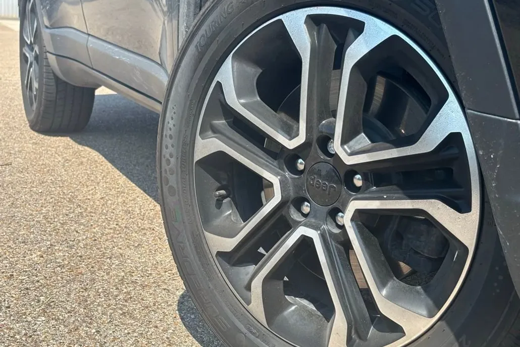 2023 Jeep Compass Limited photo 1