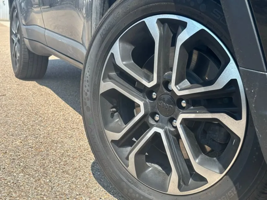 2023 Jeep Compass Limited photo 1