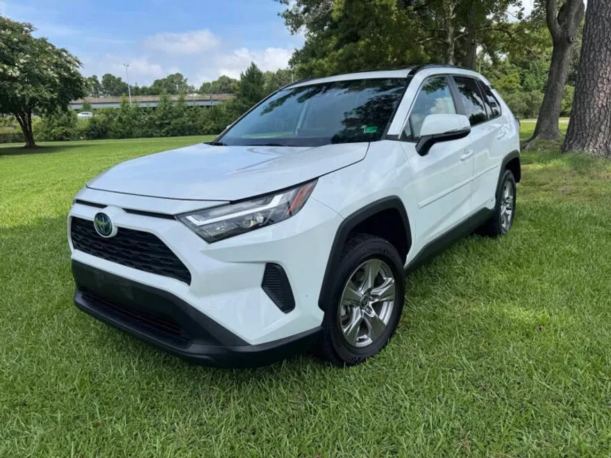 2022 Toyota RAV4 Hybrid XLE photo 1