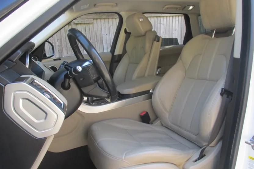2016 Land Rover Range Rover Sport HSE photo 1