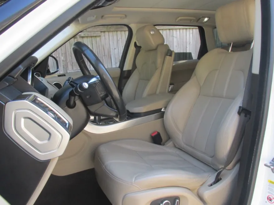 2016 Land Rover Range Rover Sport HSE photo 1