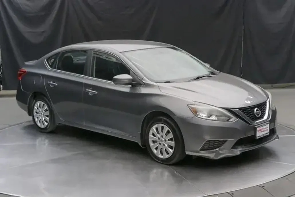 2016 Nissan Sentra S photo 1