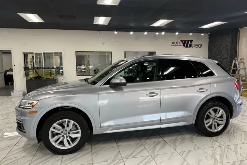 2020 Audi Q5 45 TFSI Premium photo 1