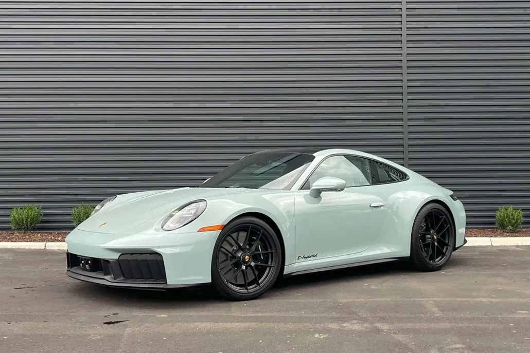 2025 Porsche 911 GTS photo 1