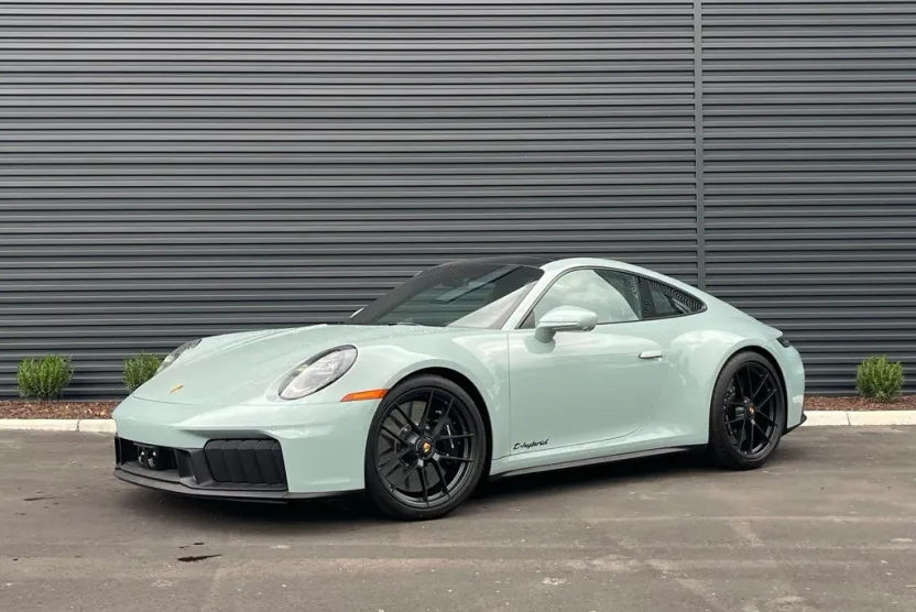 2025 Porsche 911 GTS photo 1