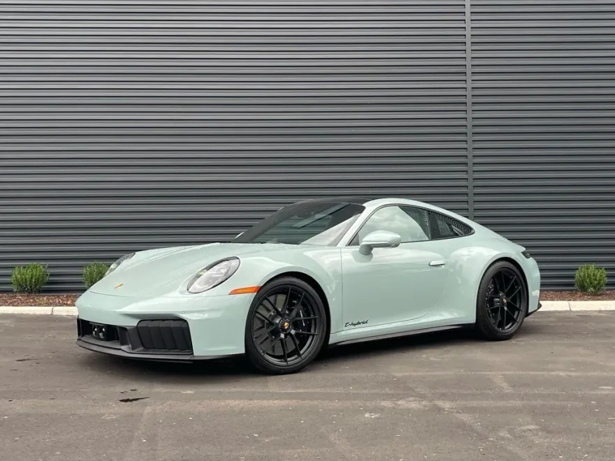 2025 Porsche 911 GTS photo 1