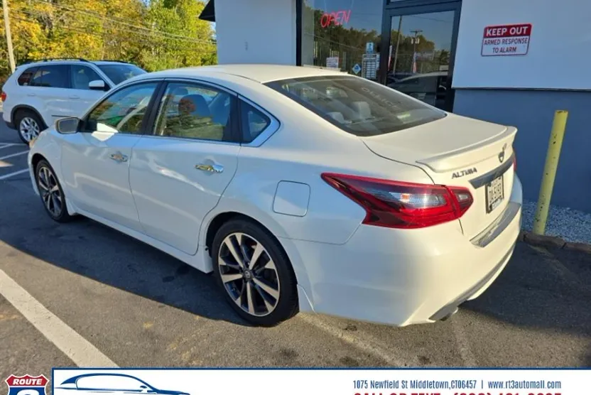 2017 Nissan Altima 2.5 SR photo 1