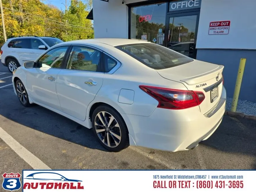 2017 Nissan Altima 2.5 SR photo 1