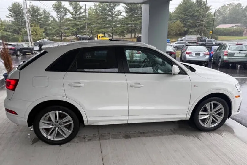 2018 Audi Q3 Premium photo 1
