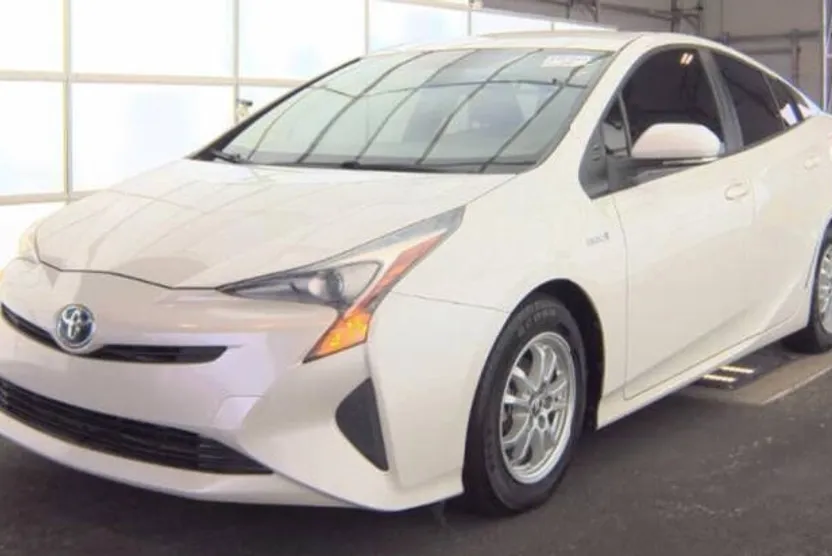 2016 Toyota Prius One Two photo 1