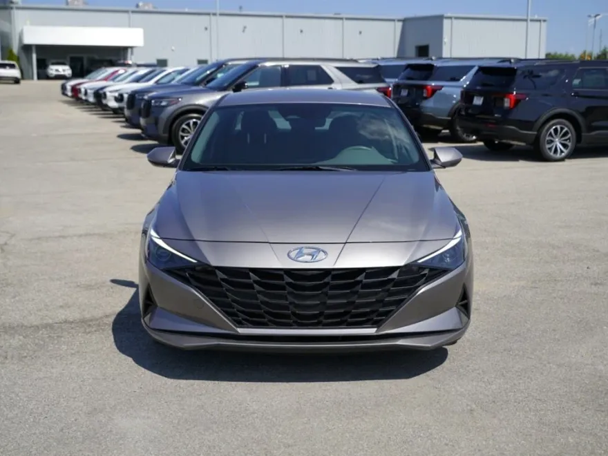 2023 Hyundai Elantra SEL photo 1