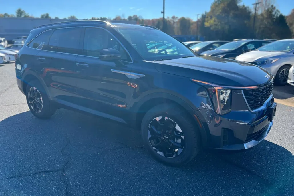 2025 Kia Sorento SX photo 1