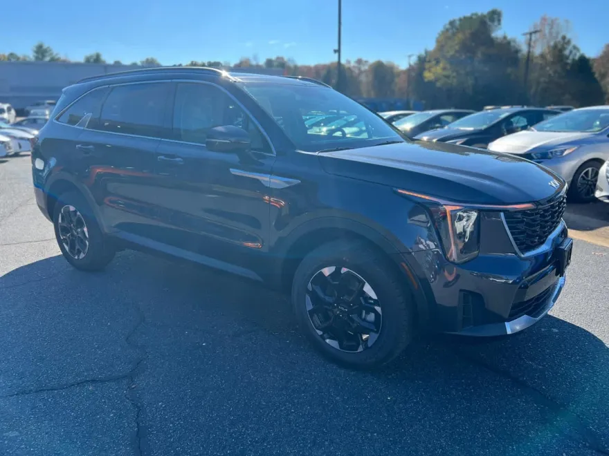 2025 Kia Sorento SX photo 1