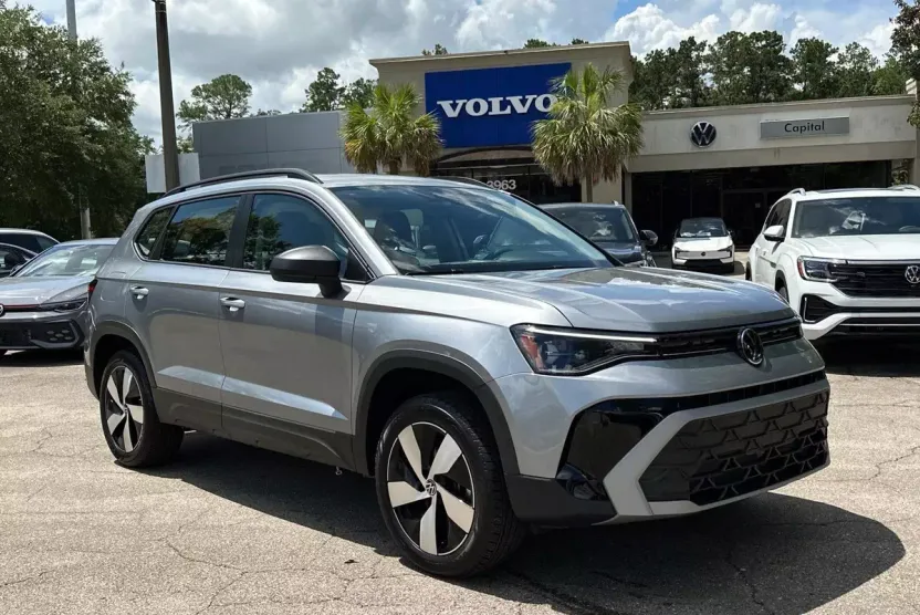 2025 Volkswagen Taos S photo 1