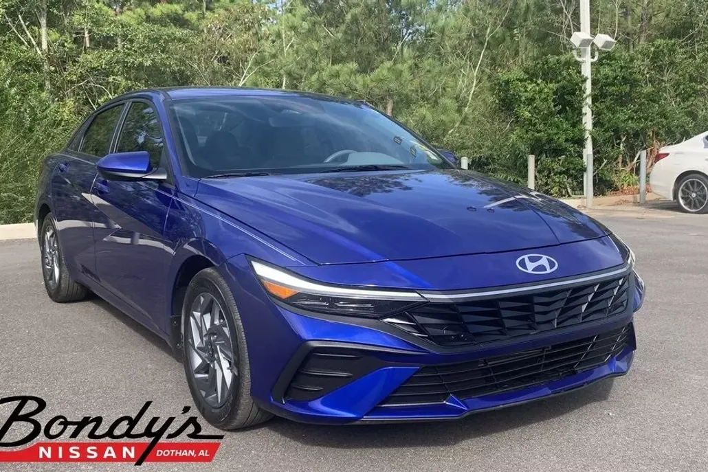 2024 Hyundai Elantra SEL photo 1