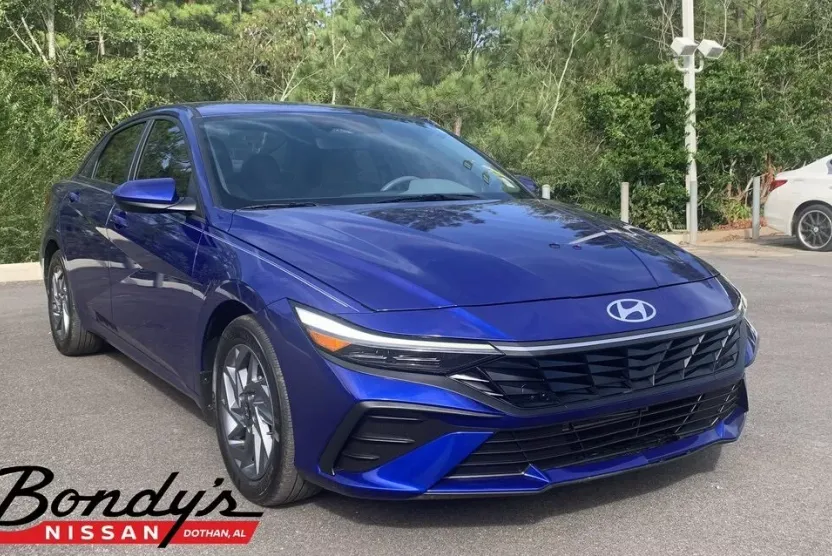 2024 Hyundai Elantra SEL photo 1