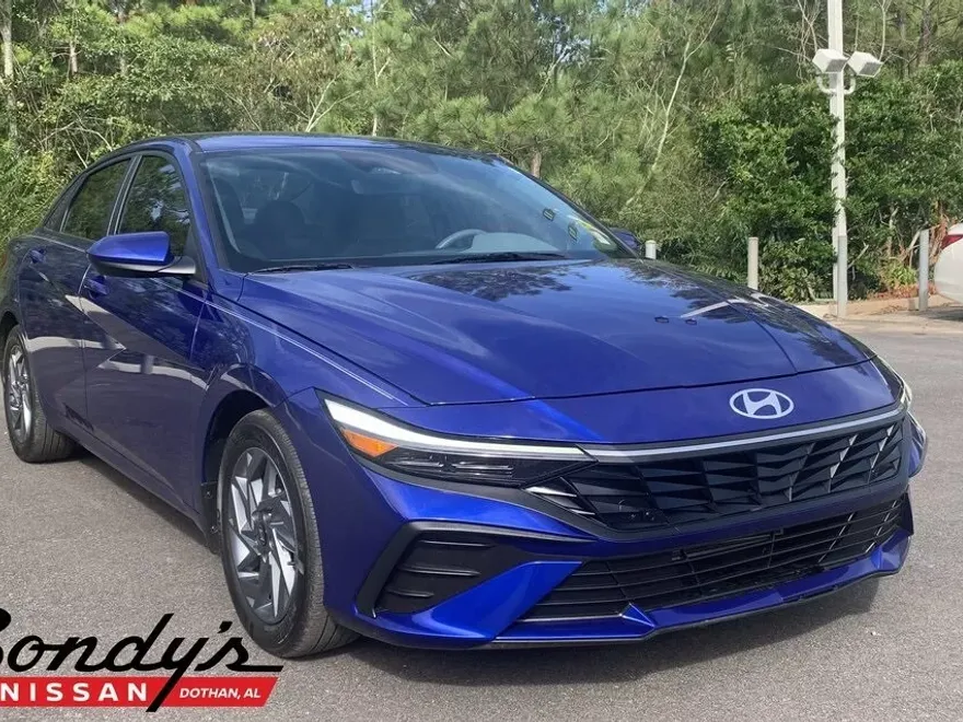 2024 Hyundai Elantra SEL photo 1