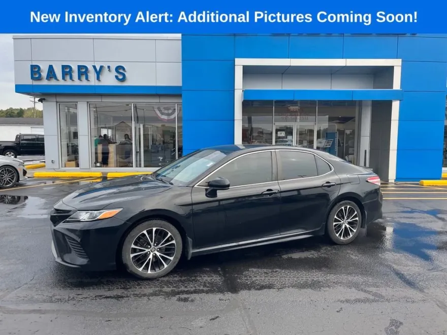 2019 Toyota Camry XLE photo 1