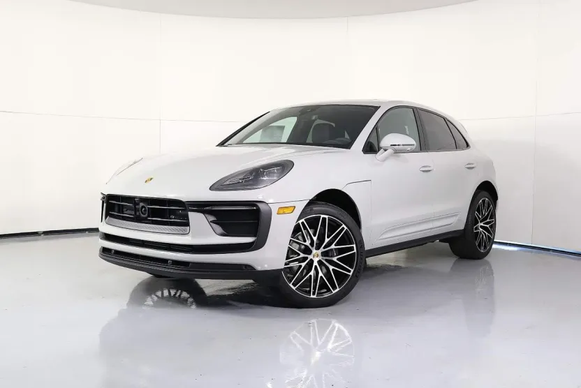 2025 Porsche Macan T photo 1