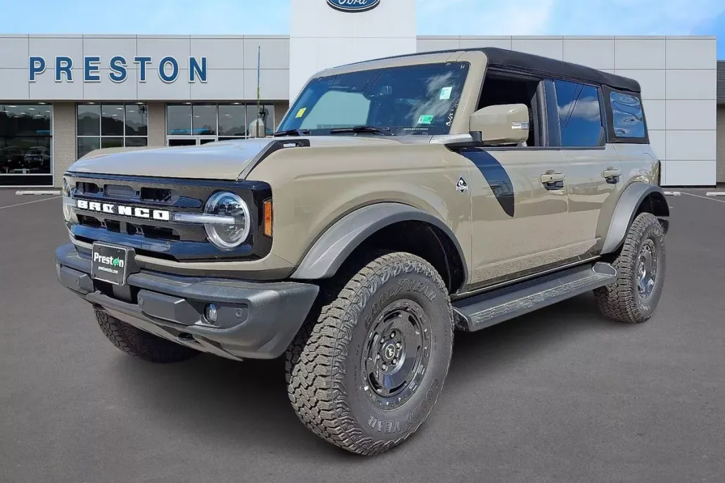 2025 Ford Bronco Outer Banks photo 1