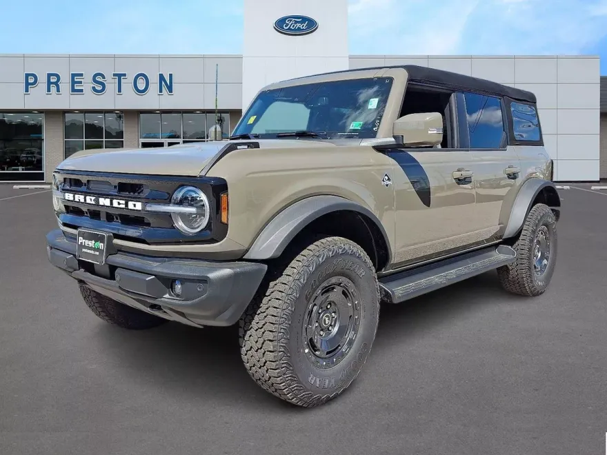 2025 Ford Bronco Outer Banks photo 1