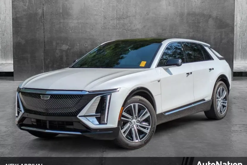 2024 Cadillac Lyriq Luxury photo 1