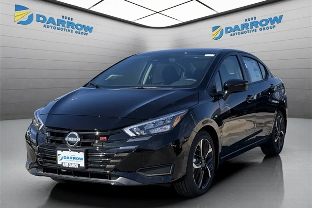 2025 Nissan Versa 1.6 SR photo 1