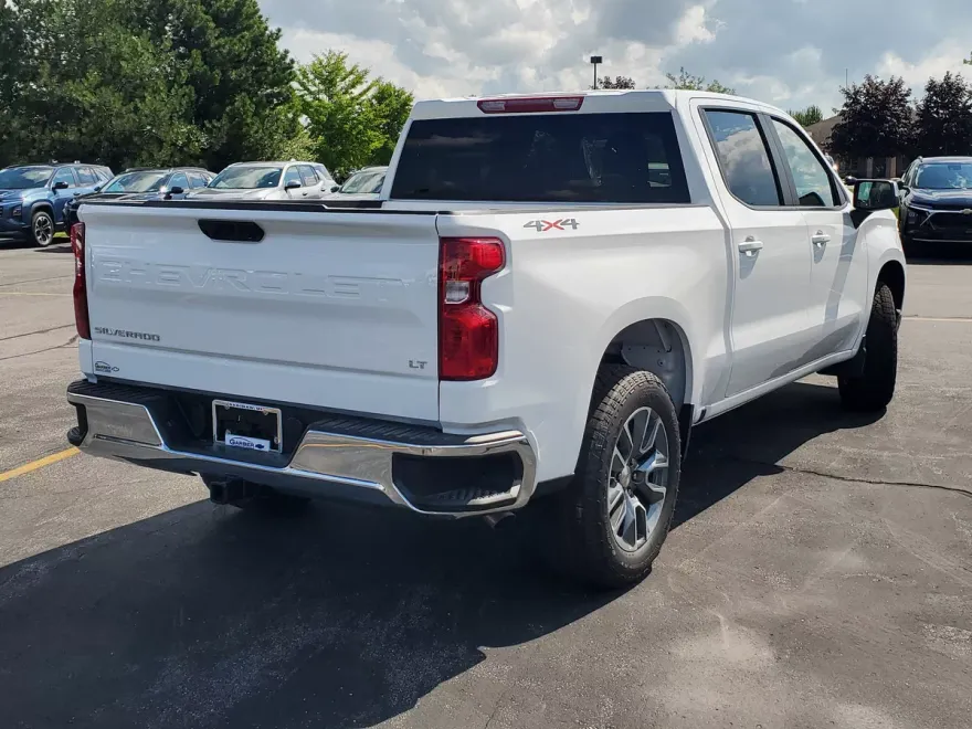 2026 Chevrolet Silverado 1500 LT photo 1