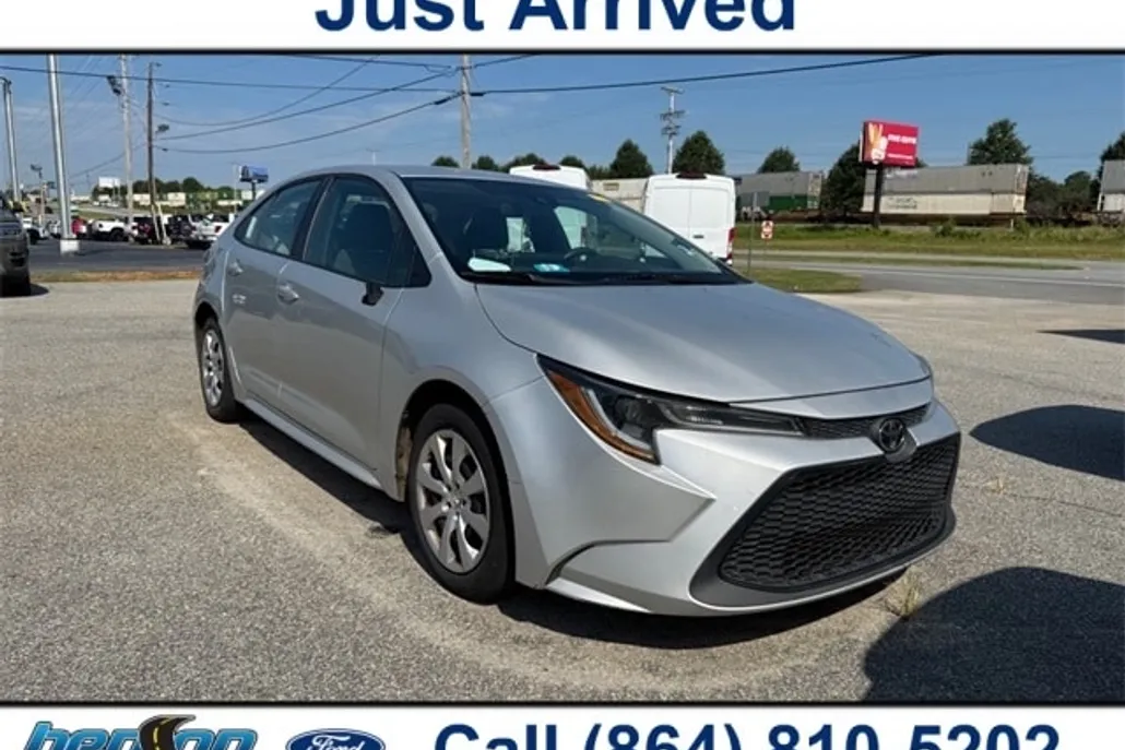 2020 Toyota Corolla LE photo 1