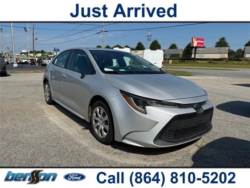 2020 Toyota Corolla LE photo 1