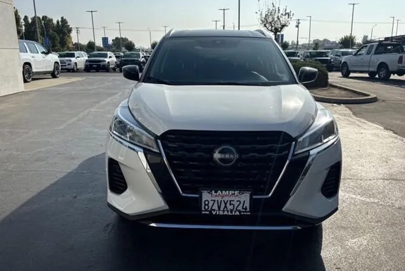 2022 Nissan Kicks SV photo 1