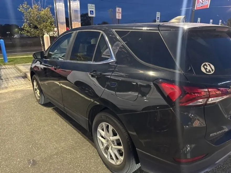 2022 Chevrolet Equinox LT photo 1