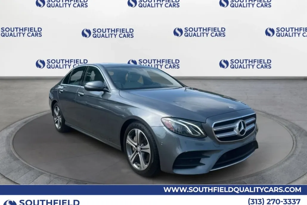 2017 Mercedes Benz E 300 4MATIC photo 1