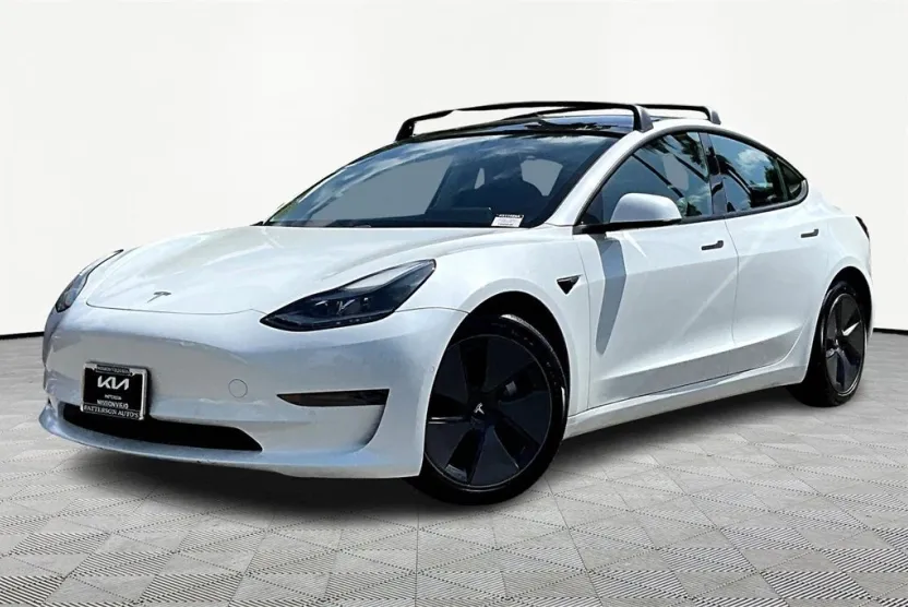 2021 Tesla Model 3 Standard Range Plus photo 1