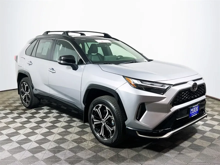 2025 Toyota RAV4 Hybrid XSE photo 1