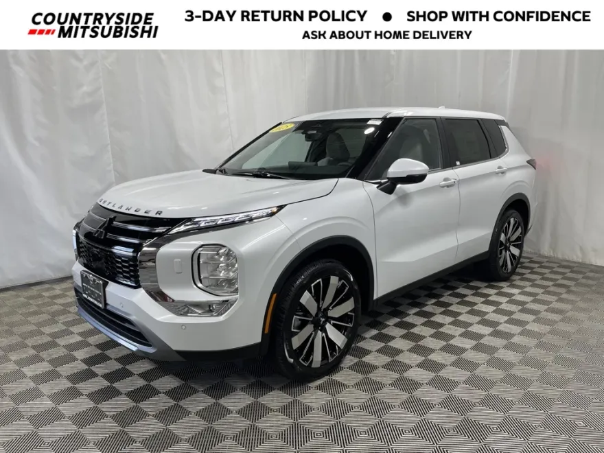 2025 Mitsubishi Outlander SE photo 1