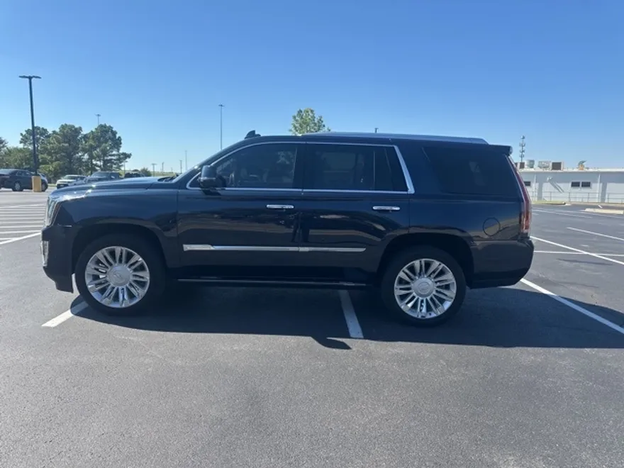 2017 Cadillac Escalade Platinum photo 1