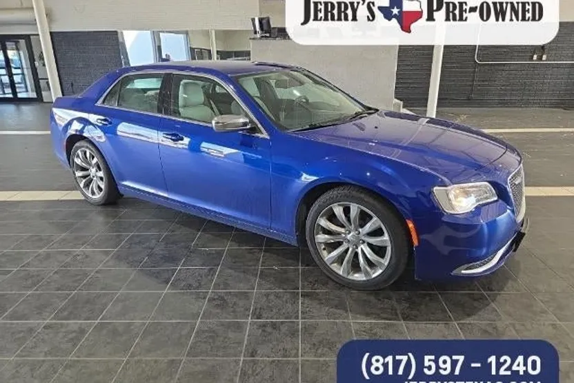 2019 Chrysler 300 Touring photo 1