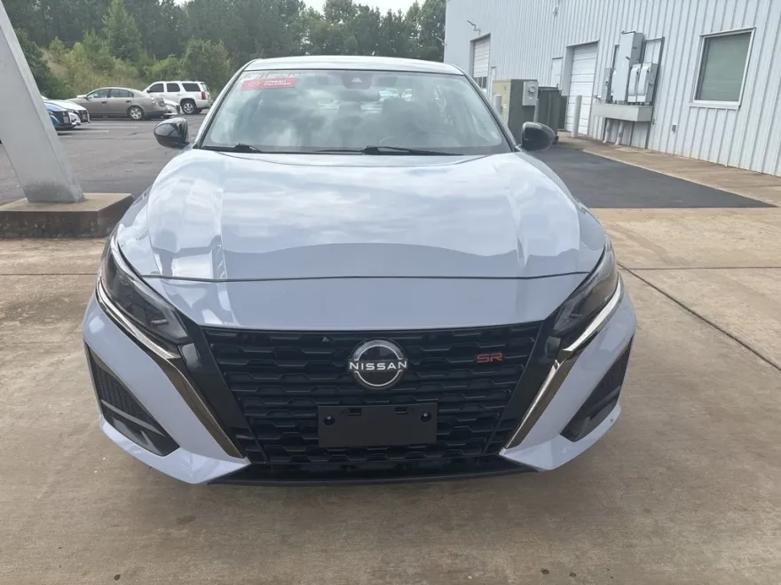 2024 Nissan Altima 2.5 SR photo 1