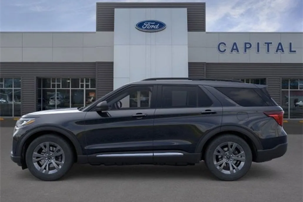 2025 Ford Explorer photo 1