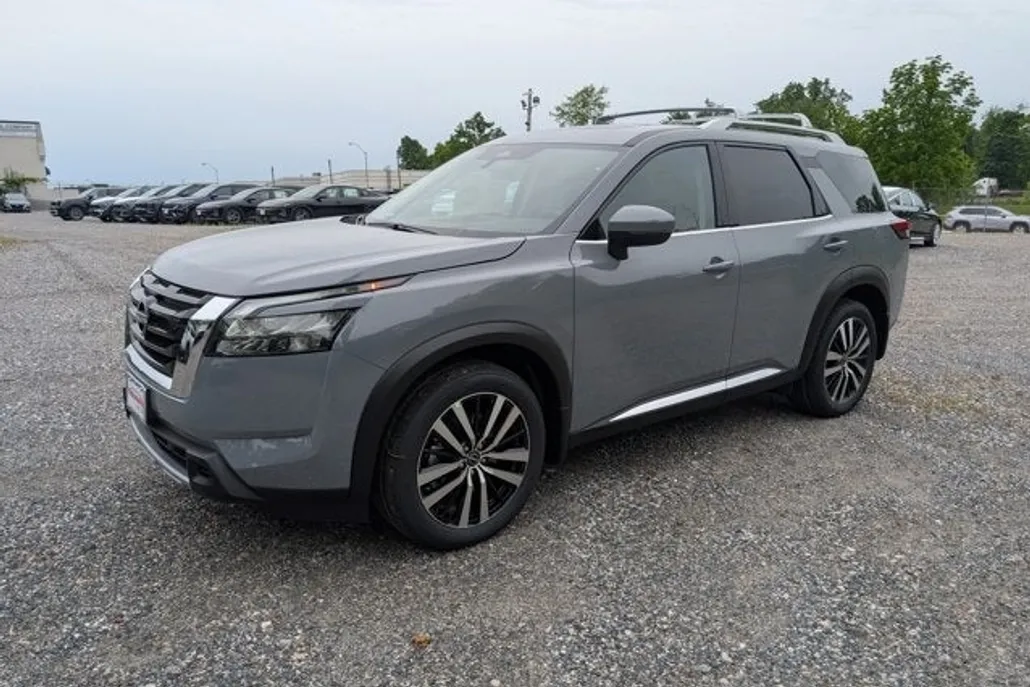 2025 Nissan Pathfinder Platinum photo 1