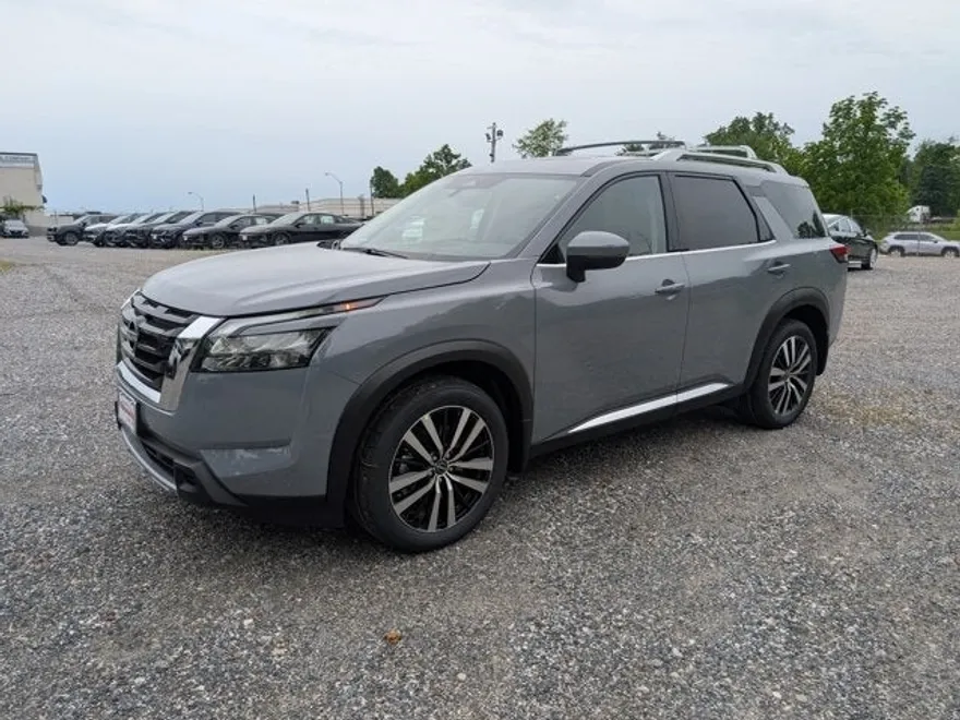 2025 Nissan Pathfinder Platinum photo 1